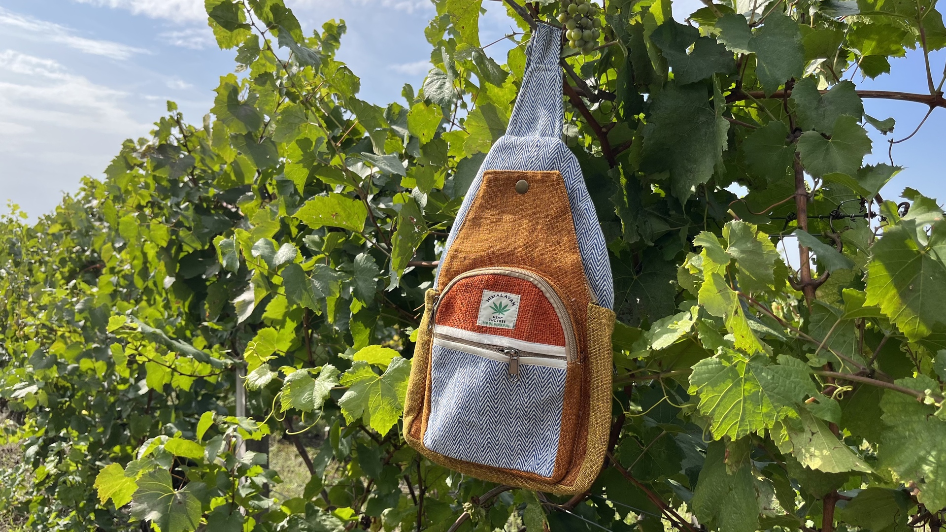 Himalája Kender Crossbody válltáska - Himalája kender kis hátizsák - Crossbody Natúr és narancssárga Himalájai kender Hátizsák Katmanduban, Nepálban készült. Ezek a trendi kend 