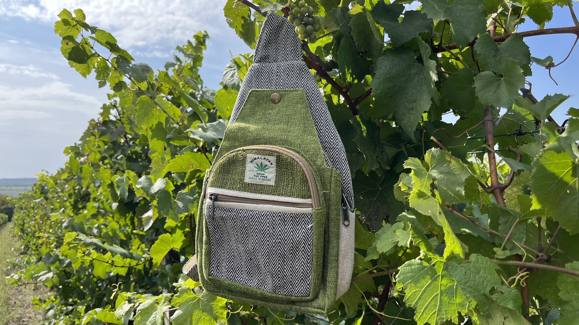 Himalája Kender Crossbody válltáska - Himalája kender kis hátizsák - Crossbody - világoszöld  Natúr és vilagoszöld Himalájai kender Hátizsák Katmanduban, Nepálban készült. Ezek a trendi kend 