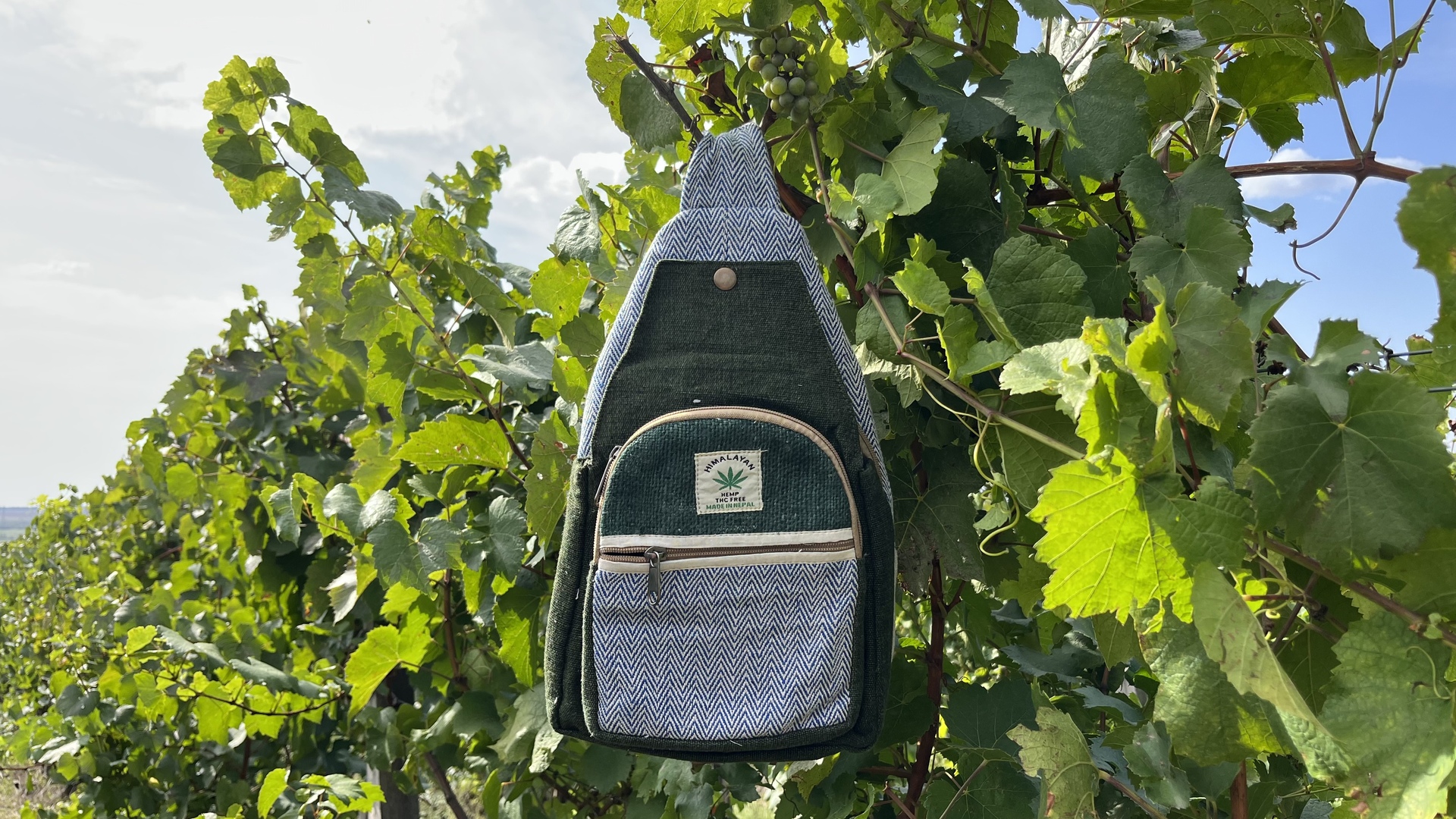 Himalája Kender Crossbody válltáska - Himalája kender kis hátizsák - Crossbody - sötétzöld   Natúr és sötétzöld  Himalájai kender Hátizsák Katmanduban, Nepálban készült. Ezek a trendi kend 