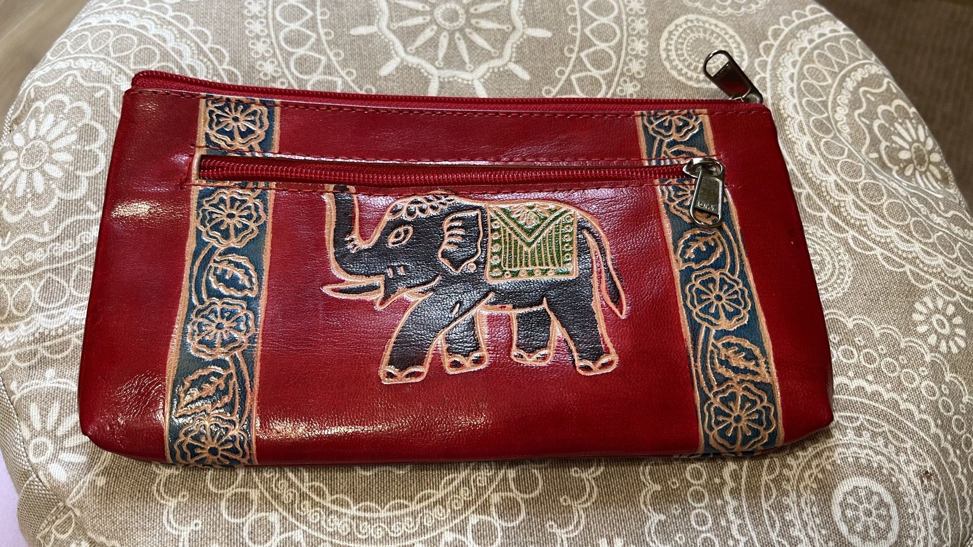 Himalája kender pénztárca - Indiai Elefántos piros pénztárca   21 cm *12 cm &Eacute;l&eacute;nk piros sz&iacute;n&eacute;vel &eacute;s elef&aacute;nt m